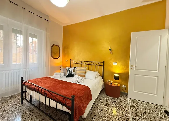 Golden Apartment *