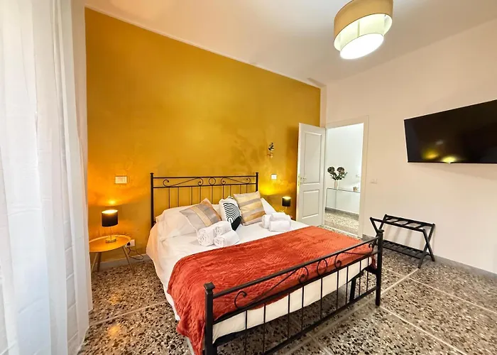 Golden Apartment Rom