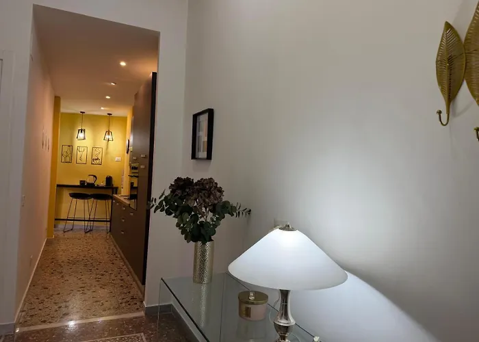 Golden Apartment Rom